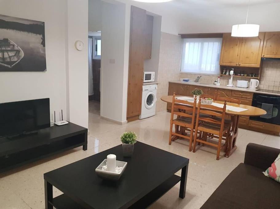 Dalia 9 Apartment Пафос Екстериор снимка